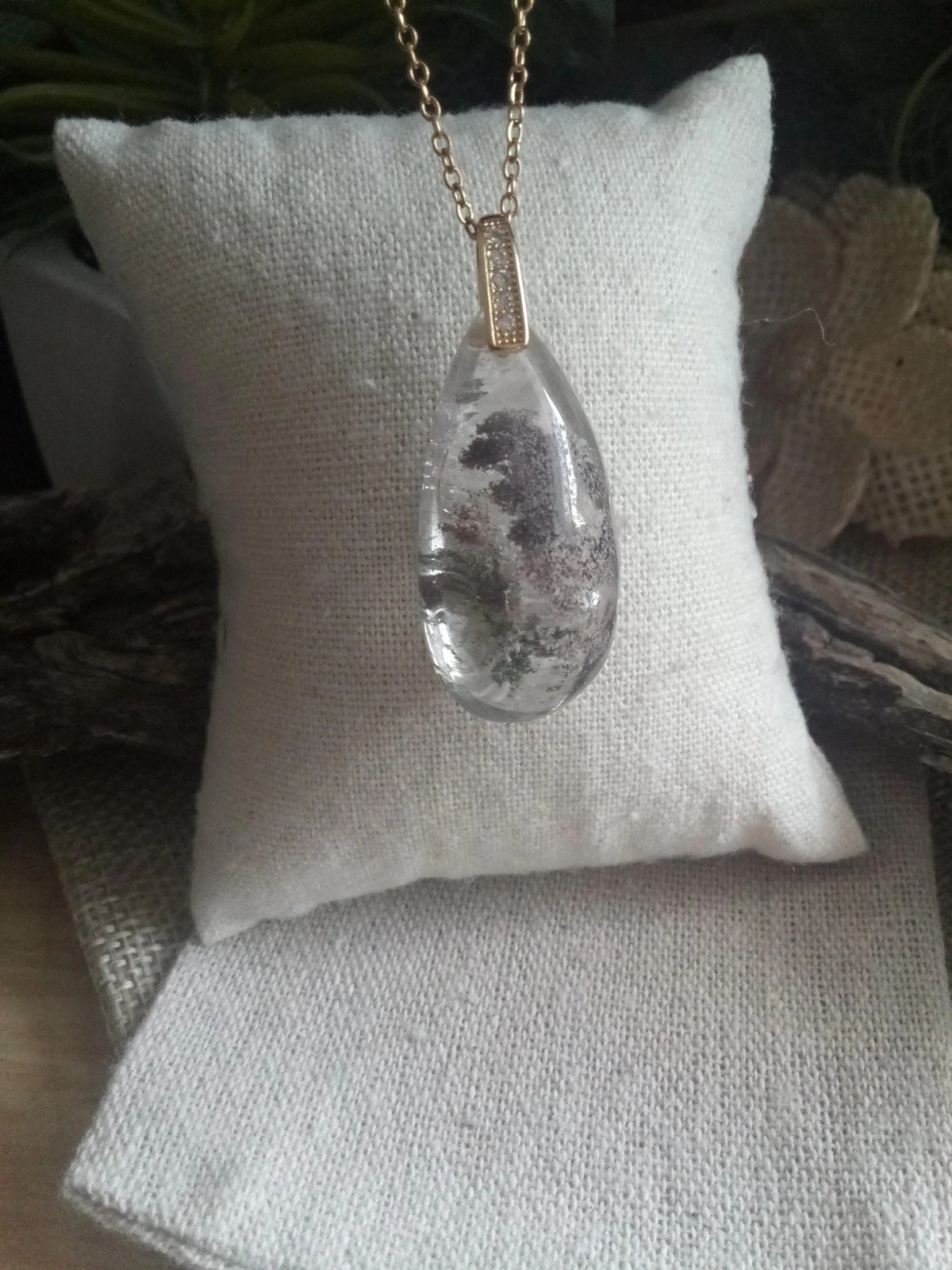 Collier pendentif pierre agate mousse goutte